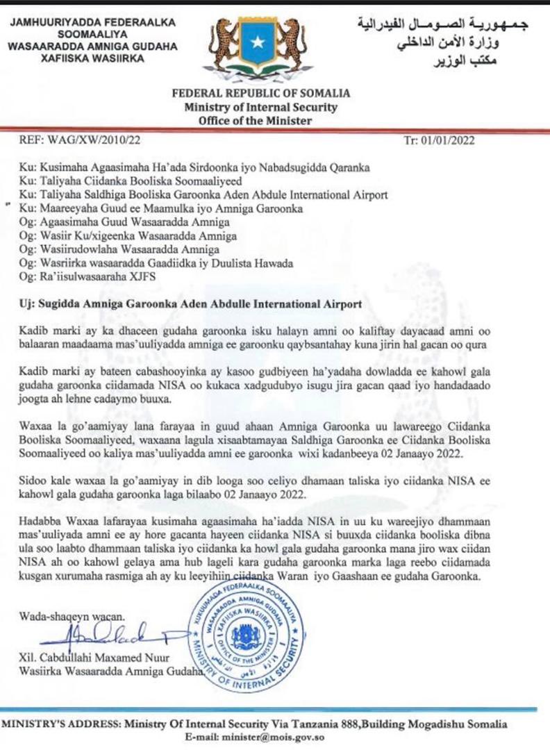 HarunMaruf's tweet photo. Internal security minister @AbdullahiMNOR orders Intel agents to be removed from Mogadishu’s airport; police to take sole responsibility effective Jan 2, statement. NISA acting director Yasin Farey instructed to transfer all responsibilities currently held by NISA  to the police. https://t.co/oSvVMf6dAY