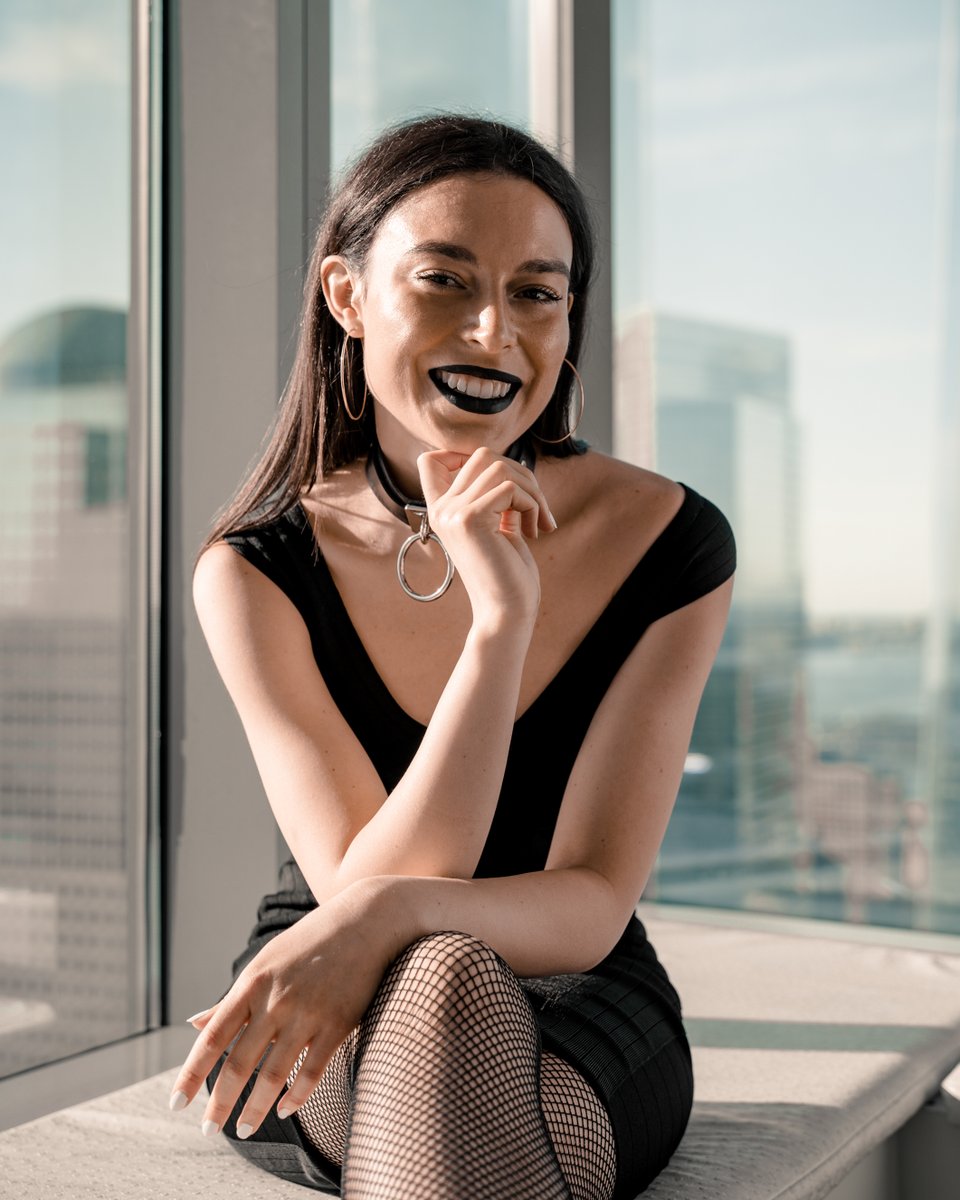 2021 has been a real challenge for me, maybe more than 2020 was. I came face to face with professional challenges, dance-related injuries, emotional decisions, and rediscovering my voice on a whole new level. What challenges did you overcome this year and what has that tough you?