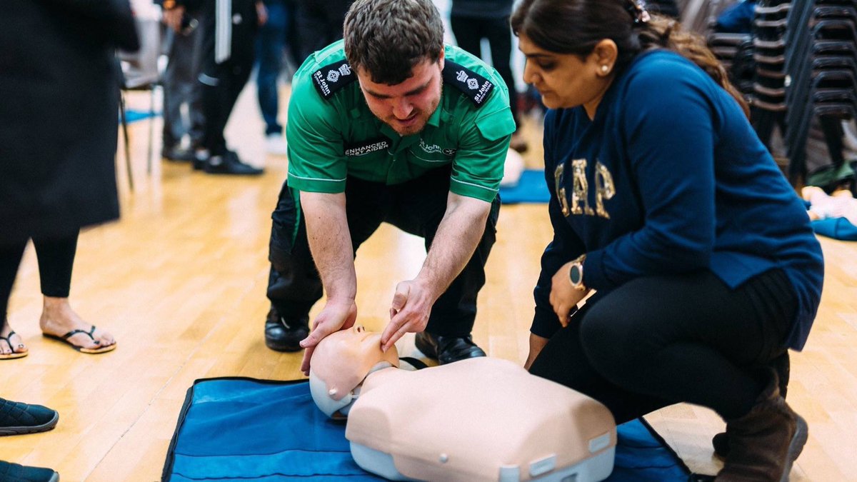 If there’s one #NewYearsResolution I would recommend to anyone to make for 2022, it would be to attend a first aid course @SJACymru 🏴󠁧󠁢󠁷󠁬󠁳󠁿 or in 🏴󠁧󠁢󠁥󠁮󠁧󠁿@stjohnambulance. I’ve met a number of people in 2021 that have used first aid to save a life. sjacymru.org.uk #NewYearChallenge