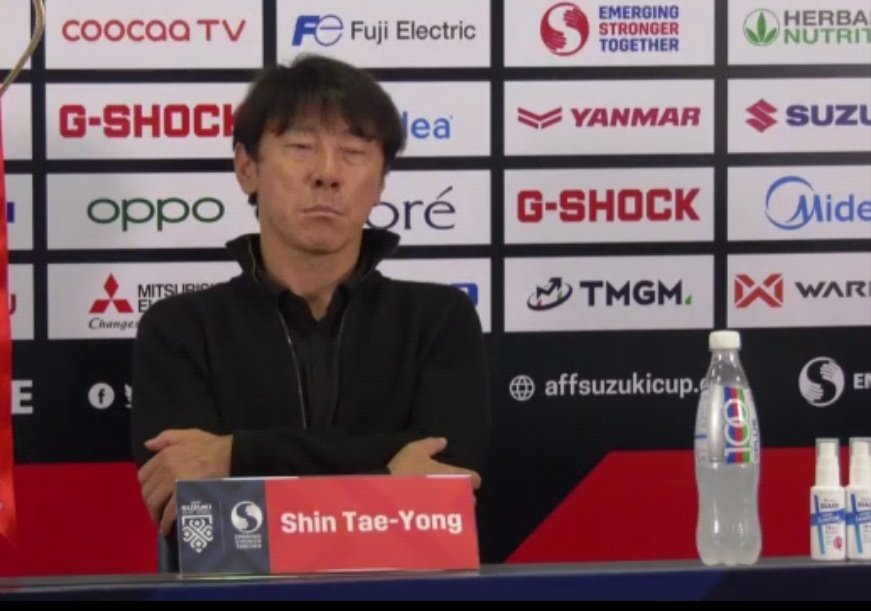 vocketfcID's tweet photo. Pelatih Timnas Indonesia, Shin Tae-yong, menceritakan hal yang cukup mengejutkan mengenai hotel tempat para pemain menginap.

Skuat Garuda satu lantai dengan orang-orang umum. Ketika weekend, ada pesta dan orang mabuk-mabukan yang mengganggu istirahat para pemain. https://t.co/G1bw1cja2B