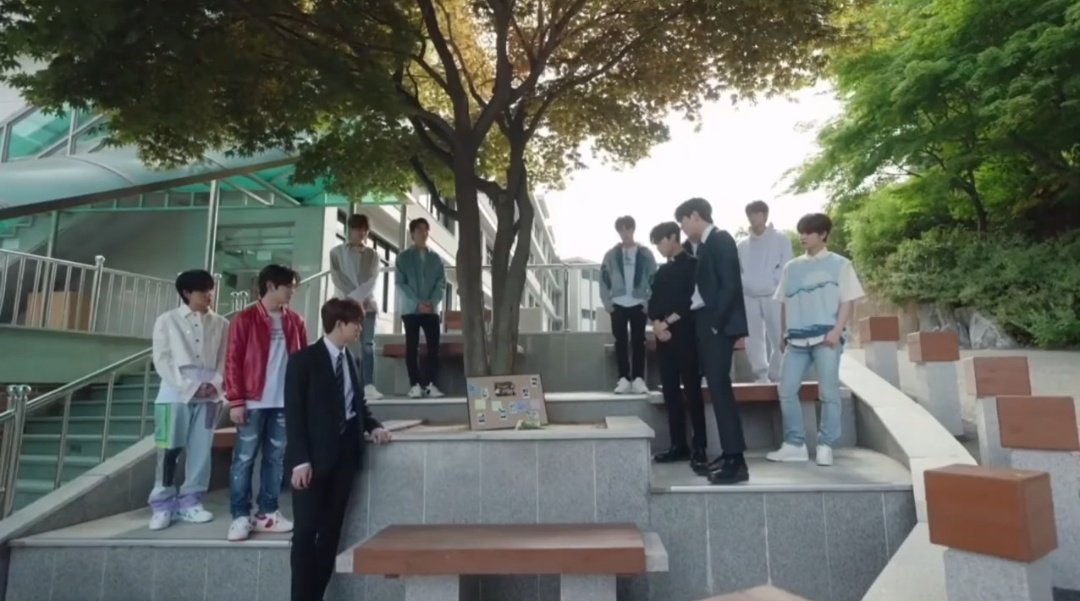 kimsnnwww's tweet image. แงงง ร้องไห้ ทุกคนเรียนจบไปแล้ว แล้วกลับมาหาฮารูโตะ แล้วก็ไปแอบดู ก็เห็นรูโตะนั่งเรียนอยู่ หือออ ตรงลงไม่หายไปหรอหรือเกิดใหม่แล้ว ? 😭  / เพลงประกอบคือดีมาก ปล่อยเถอะ  #TheMysteriousClass #TheMysteriousClassEp8 #Treasure