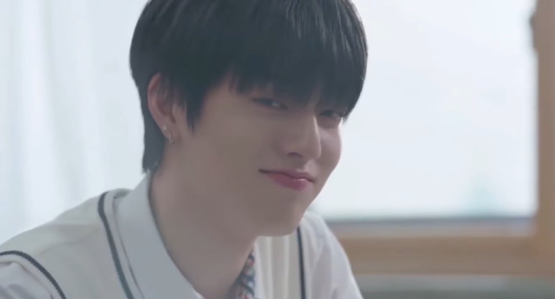 kimsnnwww's tweet image. แงงง ร้องไห้ ทุกคนเรียนจบไปแล้ว แล้วกลับมาหาฮารูโตะ แล้วก็ไปแอบดู ก็เห็นรูโตะนั่งเรียนอยู่ หือออ ตรงลงไม่หายไปหรอหรือเกิดใหม่แล้ว ? 😭  / เพลงประกอบคือดีมาก ปล่อยเถอะ  #TheMysteriousClass #TheMysteriousClassEp8 #Treasure