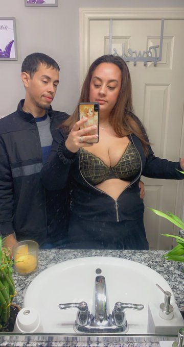 Where&rsquo;s some good places to be tonight? Any suggestions? https://t.co/pdfZgG43qP<a href="/tag/hotwife"class="tags"><span>#hotwife</span></a>