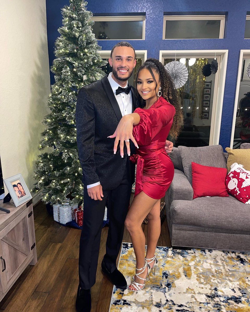 Simplytriii's tweet photo. SHE SAID YES 😭💍✨ https://t.co/YCngK77r66