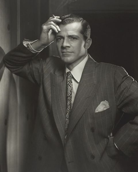 “It’s not difficult for me to hide emotion, since I’ve always hidden it in my personal life.”

Happy birthday, tortured noir hero Dana Andrews …🔥🔥🔥🔥🔥🔥