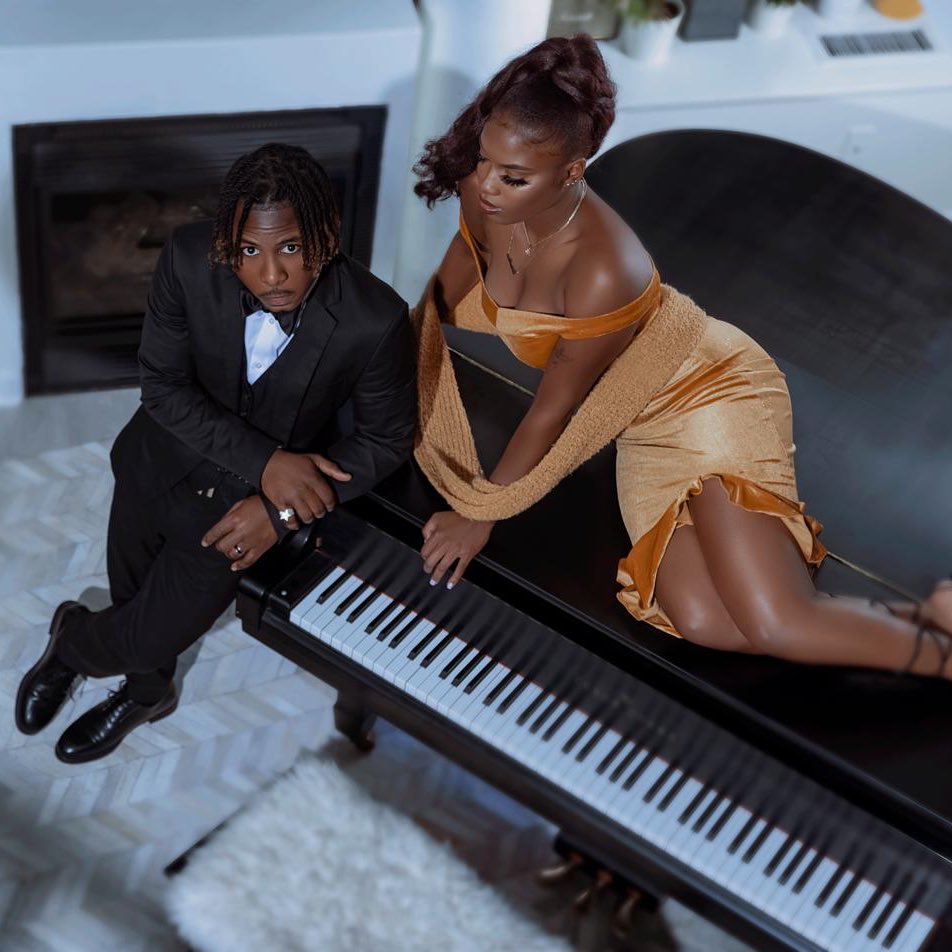 OfficialBoluAji's tweet photo. HAPPY NEW YEAR EVERYONE 🎊🎊. 
May this year bring us nothing but LOVE, PEACE &amp; HAPPINESS. 

#STRANGER 💐💜 https://t.co/rvVFEe5Jzd