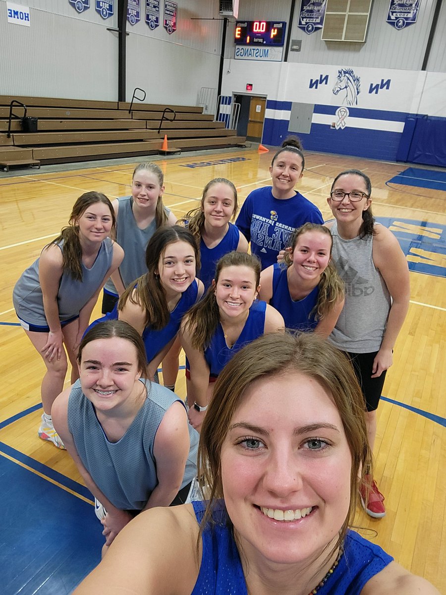 NNLadyMustangs's tweet photo. Missing a few... but Happy New Year from the crew! https://t.co/GxRDFjxBFY