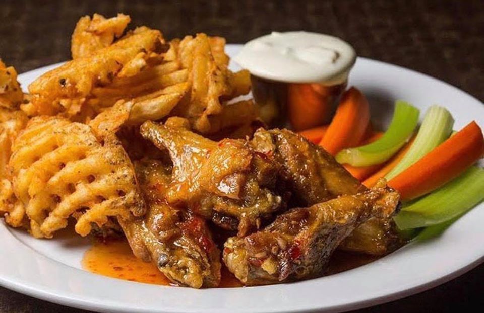 HalalRun's tweet photo. Bored? Grab a burger! 

For details check out Atomic Wings - Hyattsville, MD 

Learn more ➡️ https://t.co/y1cMci1wa0 

📸: Atomic Wings 

@AtomicWings #halalrun #atomicwings #eathalal #halalfood https://t.co/zkErMwMLon