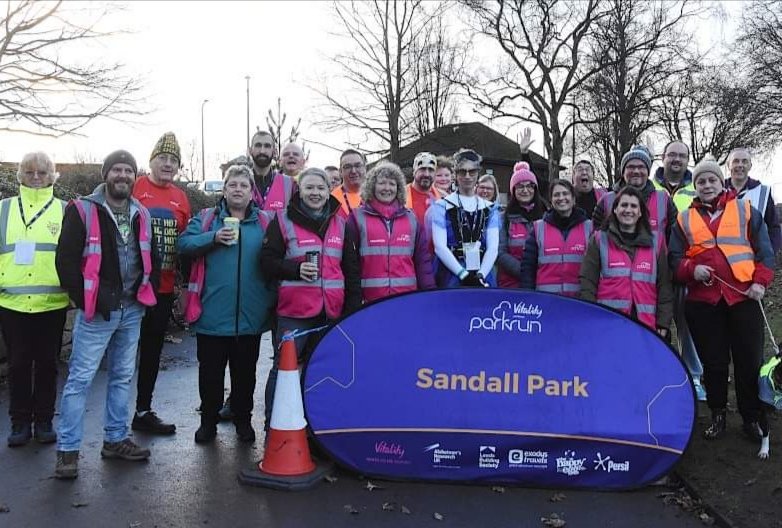 The wonderful volunteers, our hero's in Hi Viz who make the magic happy. Thank you all, we couldn't do it without you! Happy New Year to all our parkrunners #parkrun