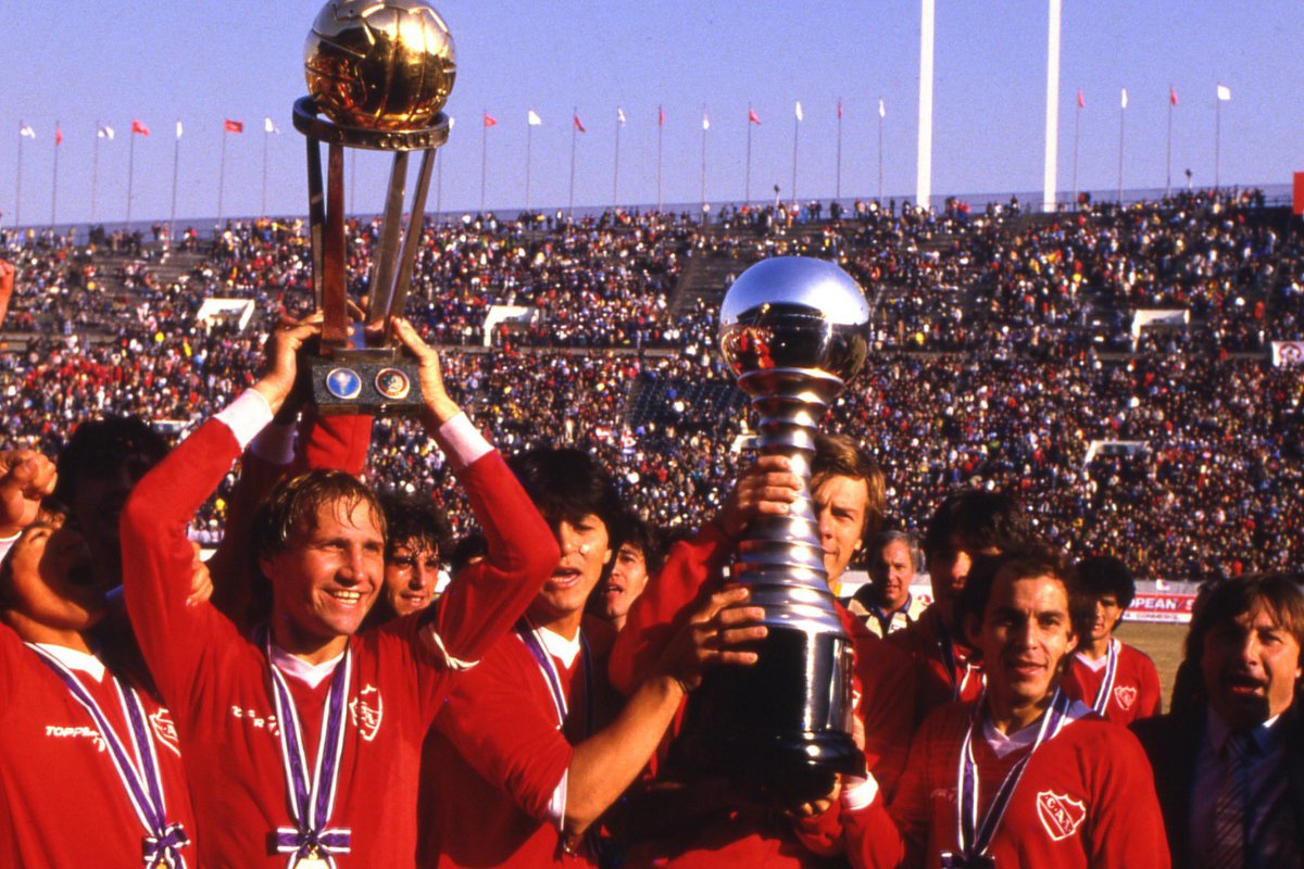 Independiente's tweet photo. Roma. Córdoba. Tokio. Rio.

Solo #Independiente. Solo el Rey de Copas.

¡Feliz cumpleaños Orgullo Nacional! ❤️

#TodoRojo 🔴 https://t.co/jWrN2EuCbZ
