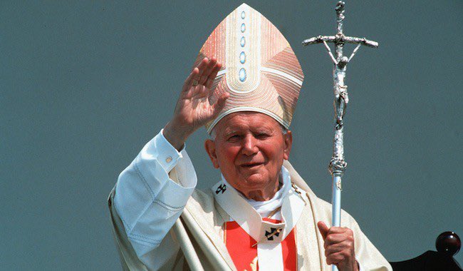 « N’ayez pas peur ! »
Bonne et heureuse année !
Et pour que 2022 soit conforme à nos souhaits, construisons la ensemble avec courage, optimisme et bienveillance !
Bien à vous 
JLD