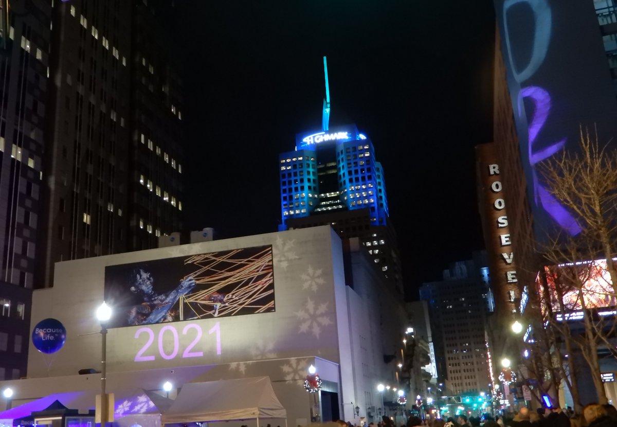 BurghSports21's tweet photo. Early New Year's Eve 2021 at #FirstNightPGH with @rivercitybrass and @lindsayliebro #Pittsburgh https://t.co/QKAan6AS6A