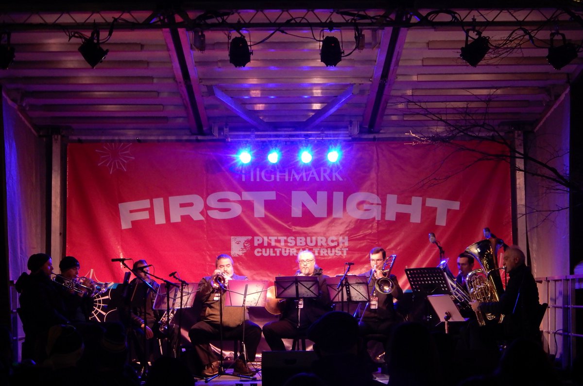 BurghSports21's tweet photo. Early New Year's Eve 2021 at #FirstNightPGH with @rivercitybrass and @lindsayliebro #Pittsburgh https://t.co/QKAan6AS6A