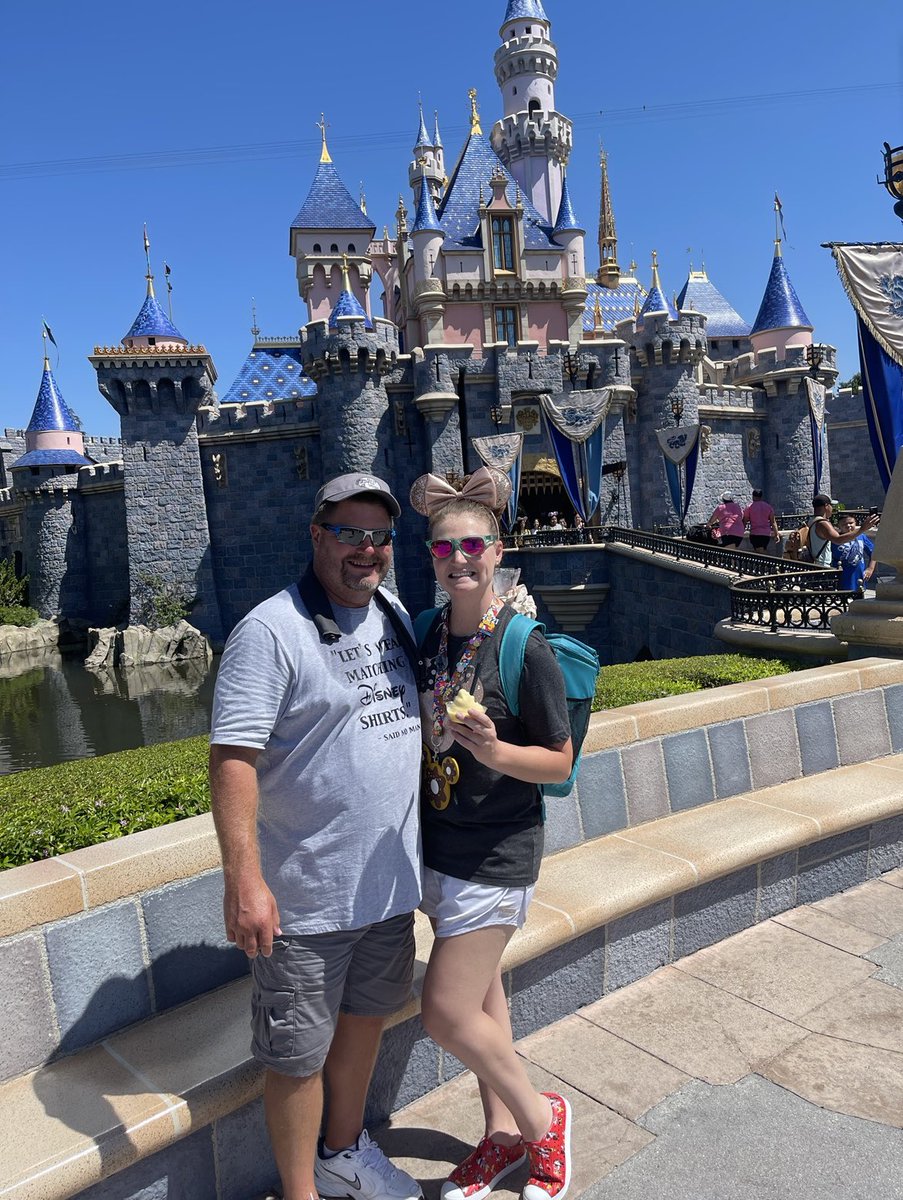 KarliAdams_'s tweet photo. Happy, Happy Birthday Daddy!! I’m so thankful for all of our adventures!! I love you so much and I hope you have a wonderful day!!💛🎉 @unclescooter41 https://t.co/TIfdJ3t0CF