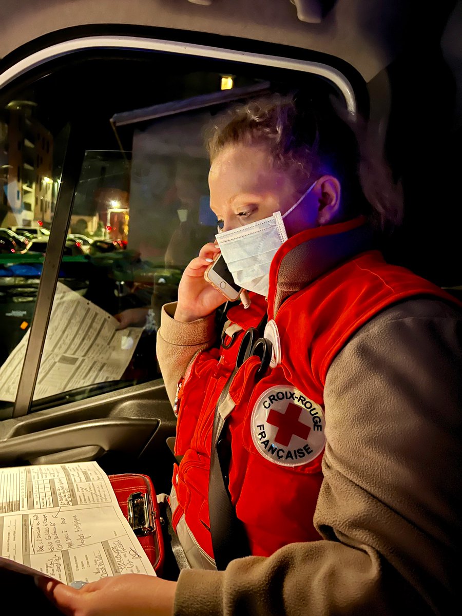 CroixRouge31's tweet photo. Hier soir, pour la 5e année consécutive, 1️⃣ équipe de l’@ums31, 1️⃣ de la @ProtecCivile31 et 3️⃣ de la @CroixRouge31 ont renforcé les équipes du #SAMU31 pour le réveillon du #31decembre 🚑. Plus d’une trentaine d’interventions a ainsi été confiée aux bénévoles au fil de la nuit. https://t.co/eMdfubjlHO