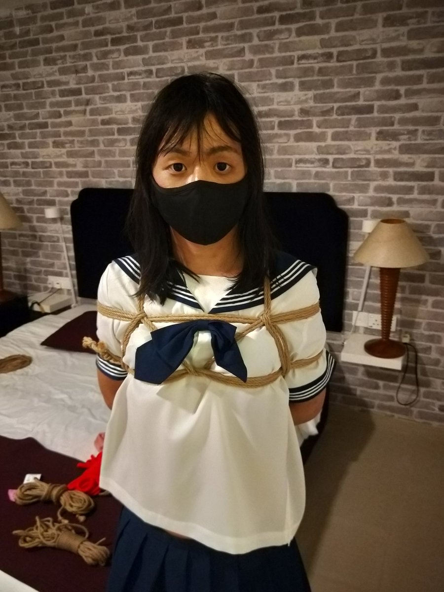 Emilie_Sub's tweet photo. 绳师:
@sleepyjack130
 
#着衣緊縛 #拘束　#束缚　#縛り #ropebunny  #女装 #CD  #shibari #伪娘  #男の娘 https://t.co/Ml1NW7hQuP