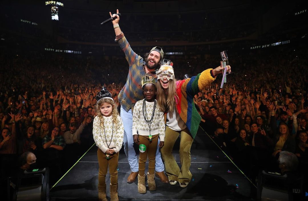 ThomasRhett's tweet photo. Happy new year y’all!! https://t.co/LR52e7ft3F