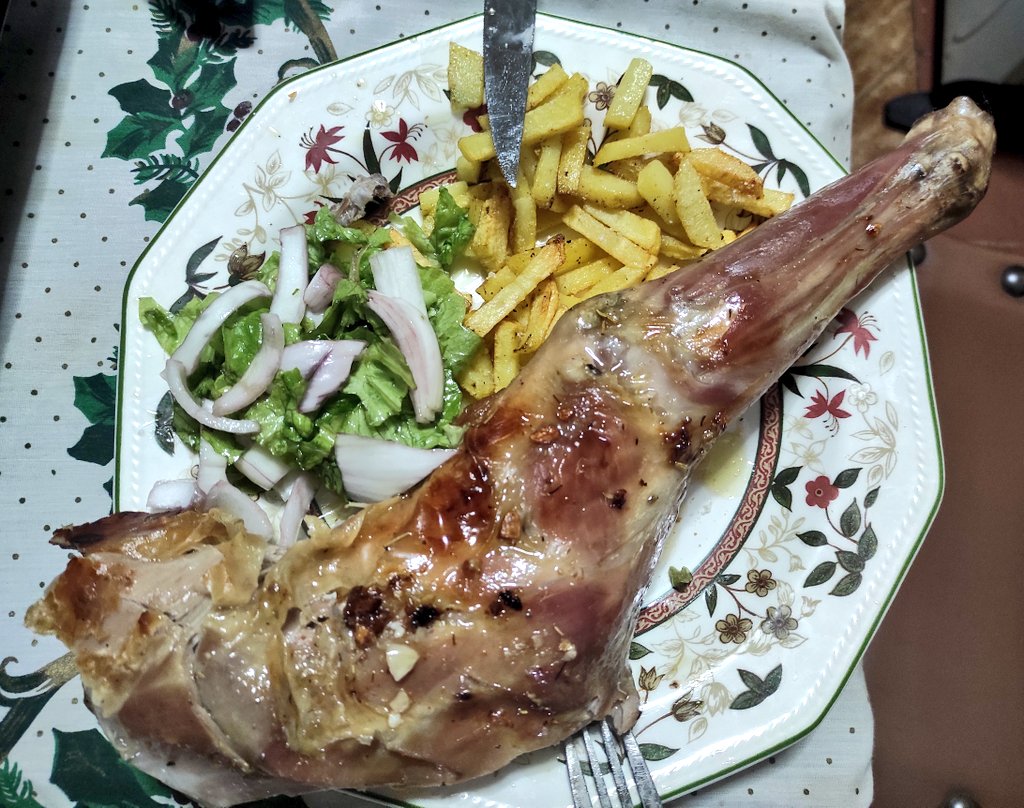 Filiz añu, <a href="/LRenovera/">La Renovera</a>.
En casa, encanta@s d'alimentá-'l cambéu…
😋
x.com/LRenovera/stat…