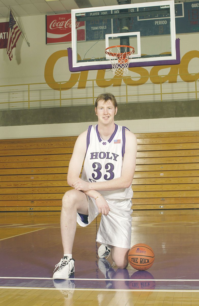 HazyPinePics's tweet photo. Happy New Year everyone! We hope 2022 is the year we can finish our documentary ‘Big Smooth.’ It’s our number one priority! Let’s go! 🏀 #BigSmoothFilm #NeilFingleton @PaulStainy @james_alexg #Documentary https://t.co/gjWesWRILl