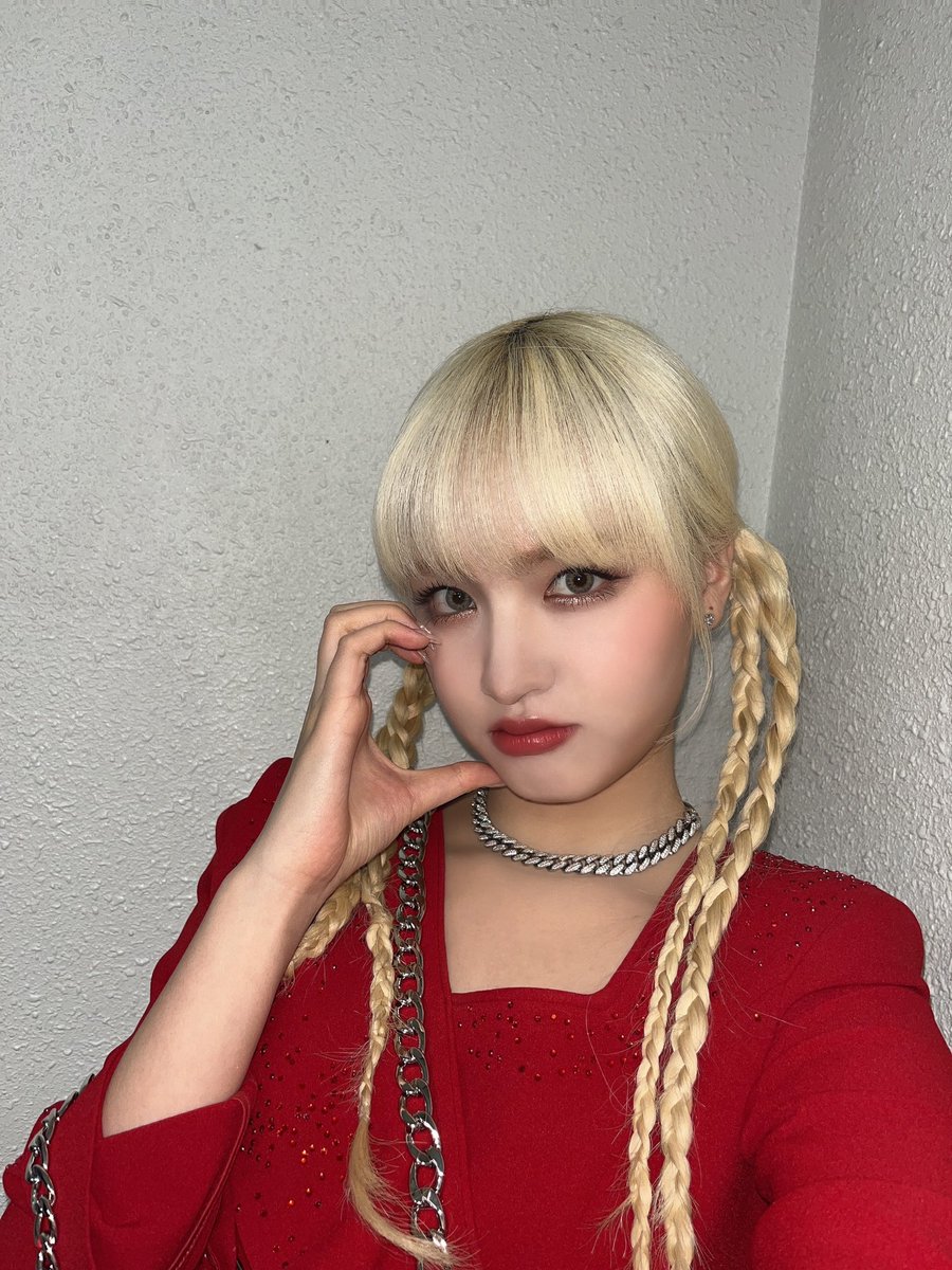 lrizkim's tweet photo. happy new year! show me your new year look, dive. let's face the new year with us, and believe me that your new year will be a lot better than the previous year because 2022 will gonna be full of ive! ♡꒰ᵕ༚ᵕ⑅꒱ https://t.co/entrktfN8u