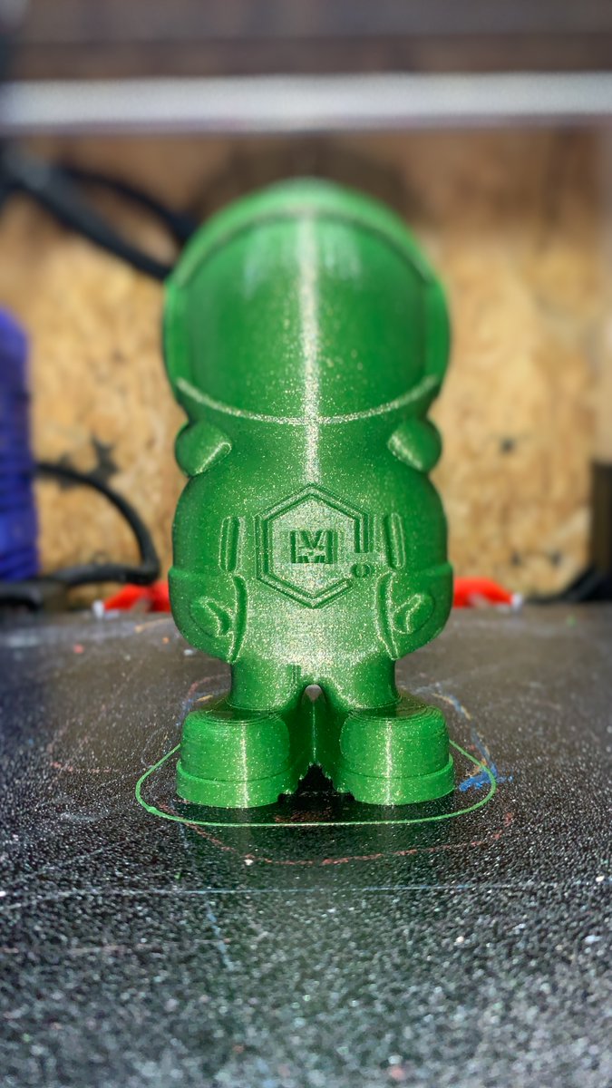Benchy3D's tweet photo. --> Day 1 <--
#Smaragdgrün
#GlitzerPLA
#RedlineFilament
#Benchy
#CaribouPrusa
via @Cults3D and @MatterHackers https://t.co/DvBhBd1siF