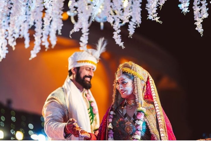 htcity's tweet photo. Actor @mohituraina ties the knot with #Aditi. 

"Love recognises no barriers, it jumps hurdles, leaps fences, penetrates walls to arrive at it's destination, full of hope," writes #MohitRaina as he shares the news with the world. https://t.co/URHohnRanF