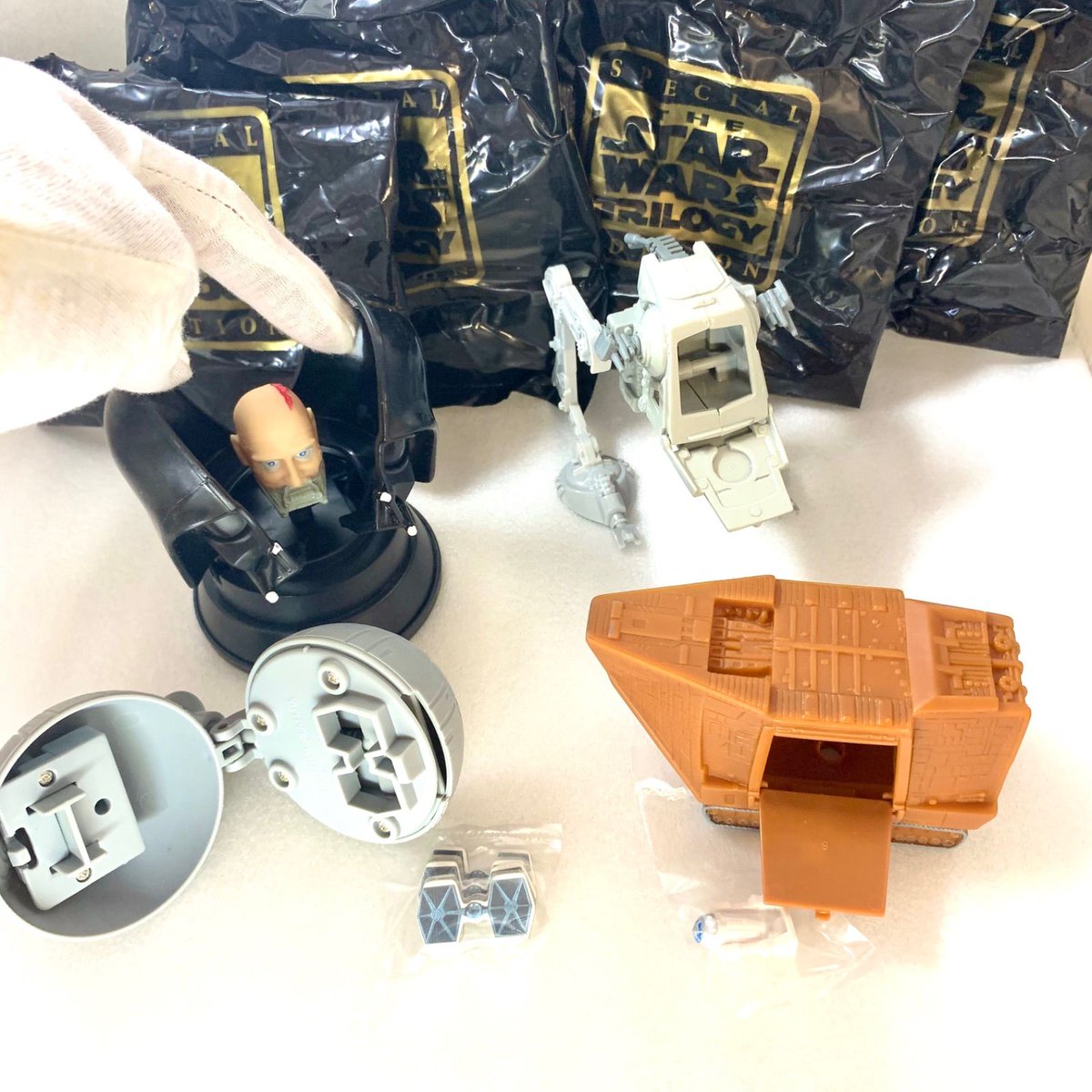 k_beyblade's tweet photo. Check out Star Wars Rare 1997 KFC Kentucky Fried Chicken Novelty 4P NIP JP LTD (kenner Sw #KFC https://t.co/EbXV8fPSNM via @eBay 
Unopened KFC Happy Meal toy from the 1997 Star Wars Special Edition release.
It is very valuable now, please hurry!
#StarWars https://t.co/E3FtqXQASU