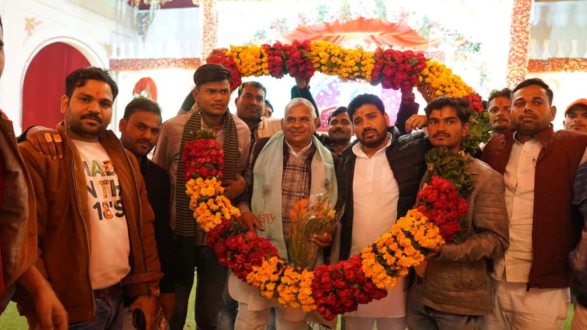 VeeruBhaiya4bjp's tweet photo. पूर्व MLC एवं मेरे पिता तुल्य और आदर्श  माननीय श्याम सुन्दर सिंह यादव (दादा) जी के जन्मदिन पर शुभकामनाएं दी एवं आशीर्वाद प्राप्त किया 

#veerubhaiya #JhansiCity #virendrapratapsingh #लक्ष्य2022 #teamveerubhaiya #SamajwadiParty #झांसी #Jhansi #AkhileshYadav https://t.co/bxMl1VD6gl