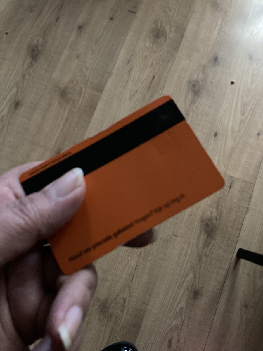 JOEsTOASTIE's tweet photo. Goed begin van het nieuwe jaar: eindelijk mijn pinpas gevonden na 6 wkn vermissing(lees: in een doos waar kinderfeest-, Sinterklaas- en kerstkadootjes in zitten/zaten)β¦dus snel deblokkeren! #chaoot #welneegeenADHD #gevondenvoorwerpen #lostandfound #reunitedanditfeelssogood https://t.co/Kb5CCgrQr3