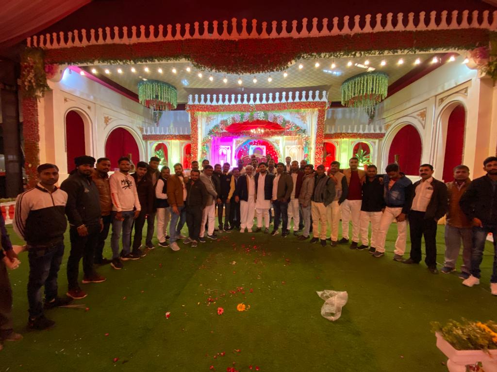 VeeruBhaiya4bjp's tweet photo. पूर्व MLC एवं मेरे पिता तुल्य और आदर्श  माननीय श्याम सुन्दर सिंह यादव (दादा) जी के जन्मदिन पर शुभकामनाएं दी एवं आशीर्वाद प्राप्त किया 

#veerubhaiya #JhansiCity #virendrapratapsingh #लक्ष्य2022 #teamveerubhaiya #SamajwadiParty #झांसी #Jhansi #AkhileshYadav https://t.co/bxMl1VD6gl