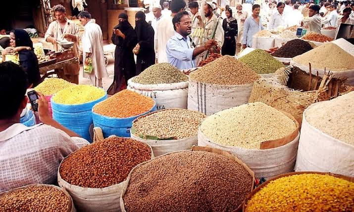 Suleimanshoro8's tweet photo. Middle class &amp; lower class has been most affected in the last two years due to job losses, pay cuts, high taxes and hyper-inflation but all they got in return is further increased in taxes. 
#SayNoToMiniBudget

@BBhuttoZardari
@AseefaBZ
@sharjeelinam https://t.co/cf1WX9jLA9