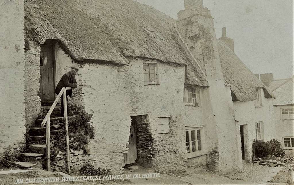 Nothing used to be lent on #NewYearsDay in #Cornwall. As little as possible taken out &amp; all that could be brought into the house done so. Sometimes even dust was swept inwards! Doorsteps were sanded for good luck, as those coming in were sure to bring some stuck to their feet.
