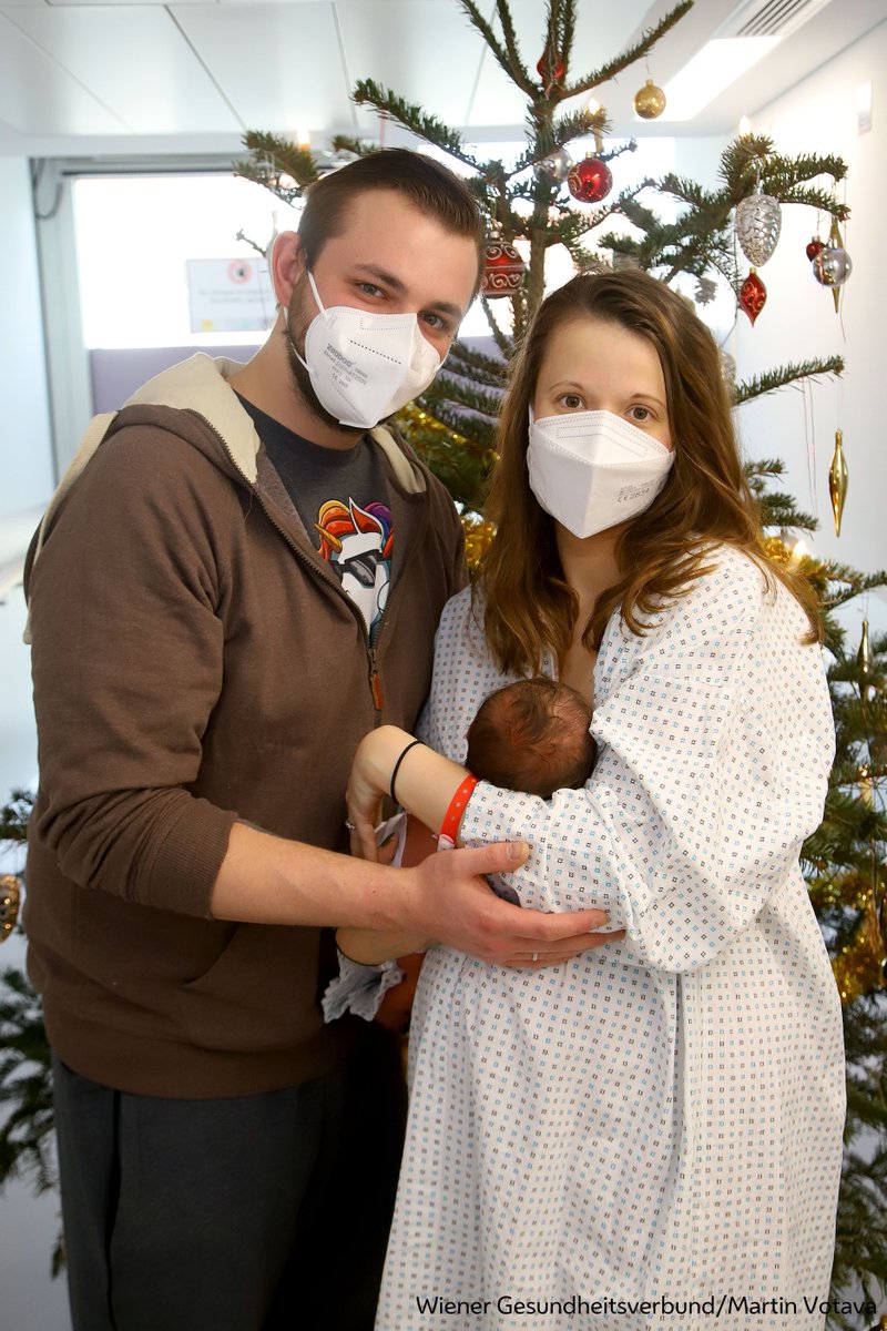 wiengesundheit's tweet photo. Die kleine Lara ist als 1. Wiener Baby 2022 in einer Klinik des Wiener Gesundheitsverbundes zur Welt gekommen. Das Mädchen wurde heute früh um 00:04 Uhr in der #KlinikFavoriten geboren. Sie ist 49 cm groß und wiegt 3500 Gramm. Mutter und Baby sind wohlauf. https://t.co/yst5zmYqHH https://t.co/TJNs5l5Xws