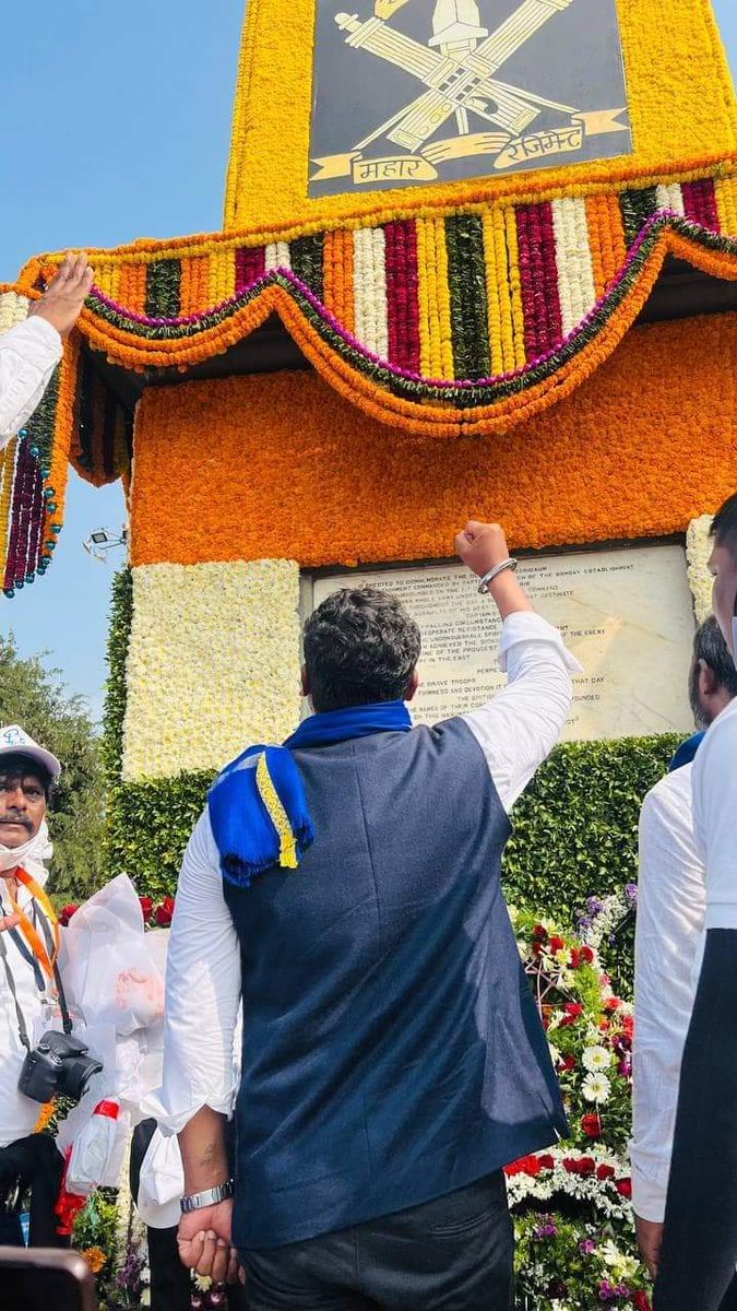 Khushi_Ambedkar's tweet photo. आज चन्द्रशेखर आज़ाद जी #भीमा_कोरेगांव
पहुँचे और वीर सपूतों को नमन किया।
@BhimArmyChief 🙏 https://t.co/jAAD4Sa0MO