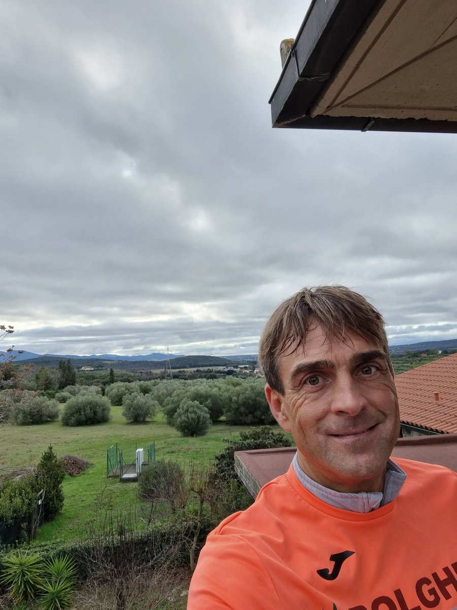 thecla6771's tweet photo. Ich wünsche Allen ein gutes und gesundes neues Jahr. Selbst angefangen, wie aufgehört. #10k #Toskana https://t.co/znrXHphIpX