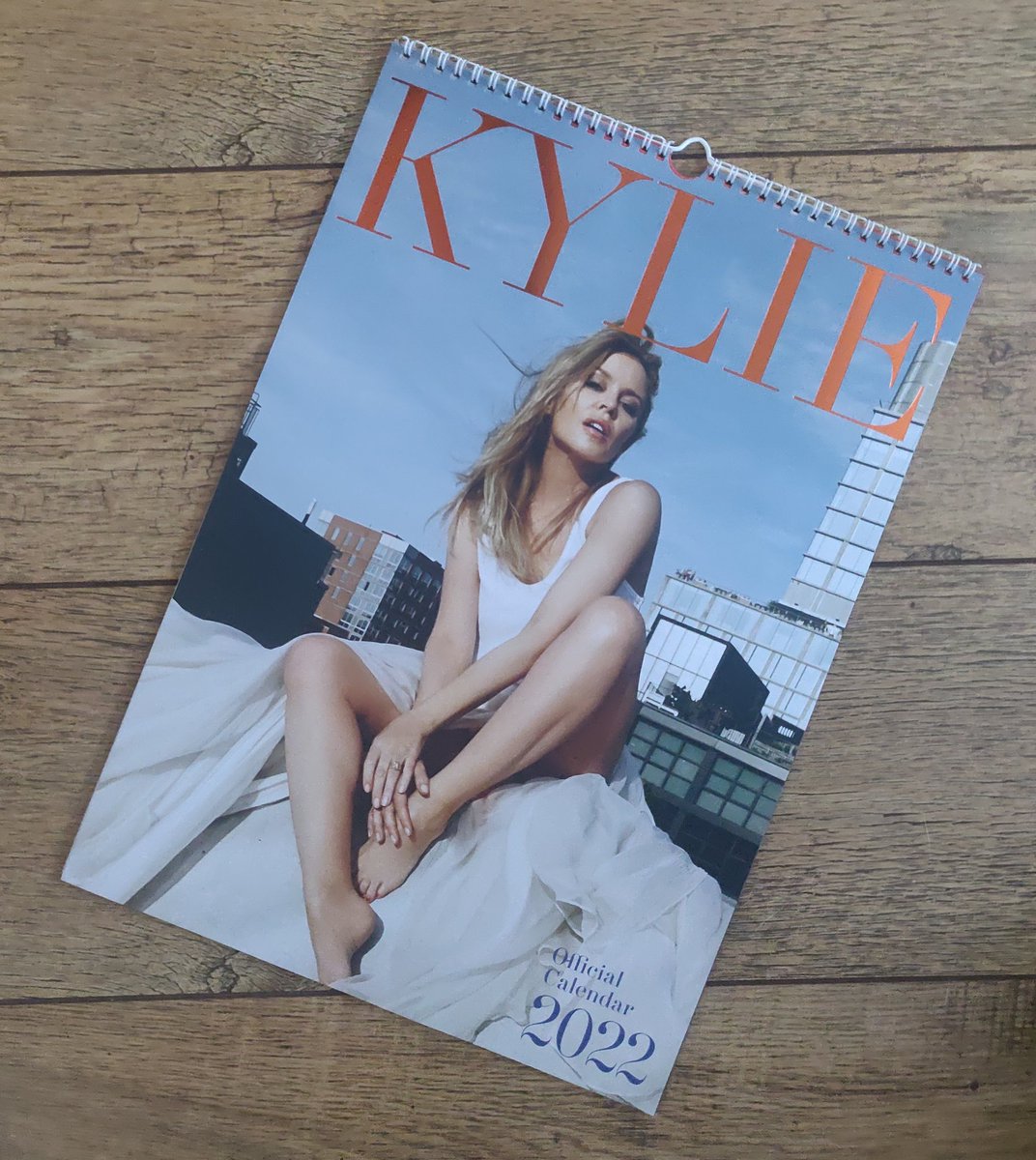 xtony76x's tweet photo. 365 days of possibilities #kyliecalender #NewYear2022 @kylieminogue  let's turn the page https://t.co/1U6moWGx87