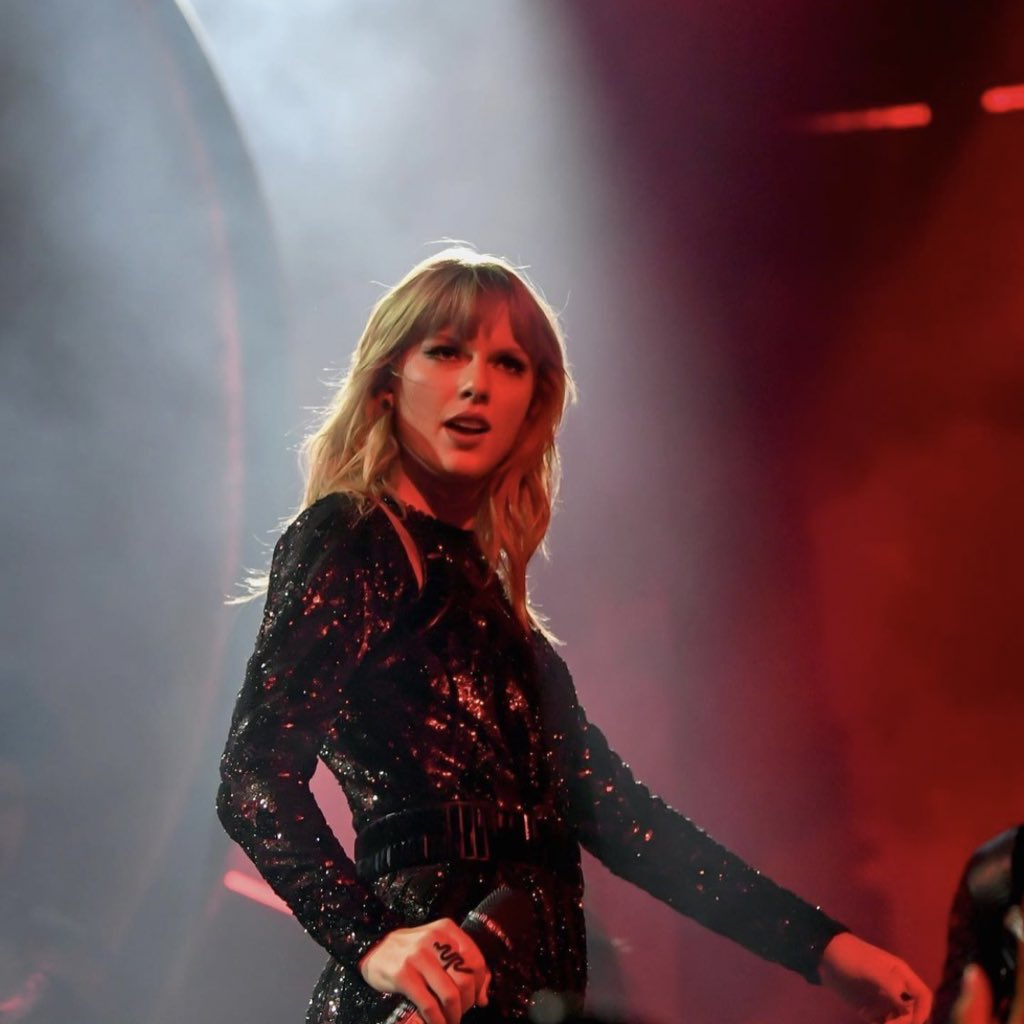 cardigan_swift's tweet photo. Good morning. It’s 2022 the year Taylor Swift can legally re-record reputation. https://t.co/JrFxwUuXQm
