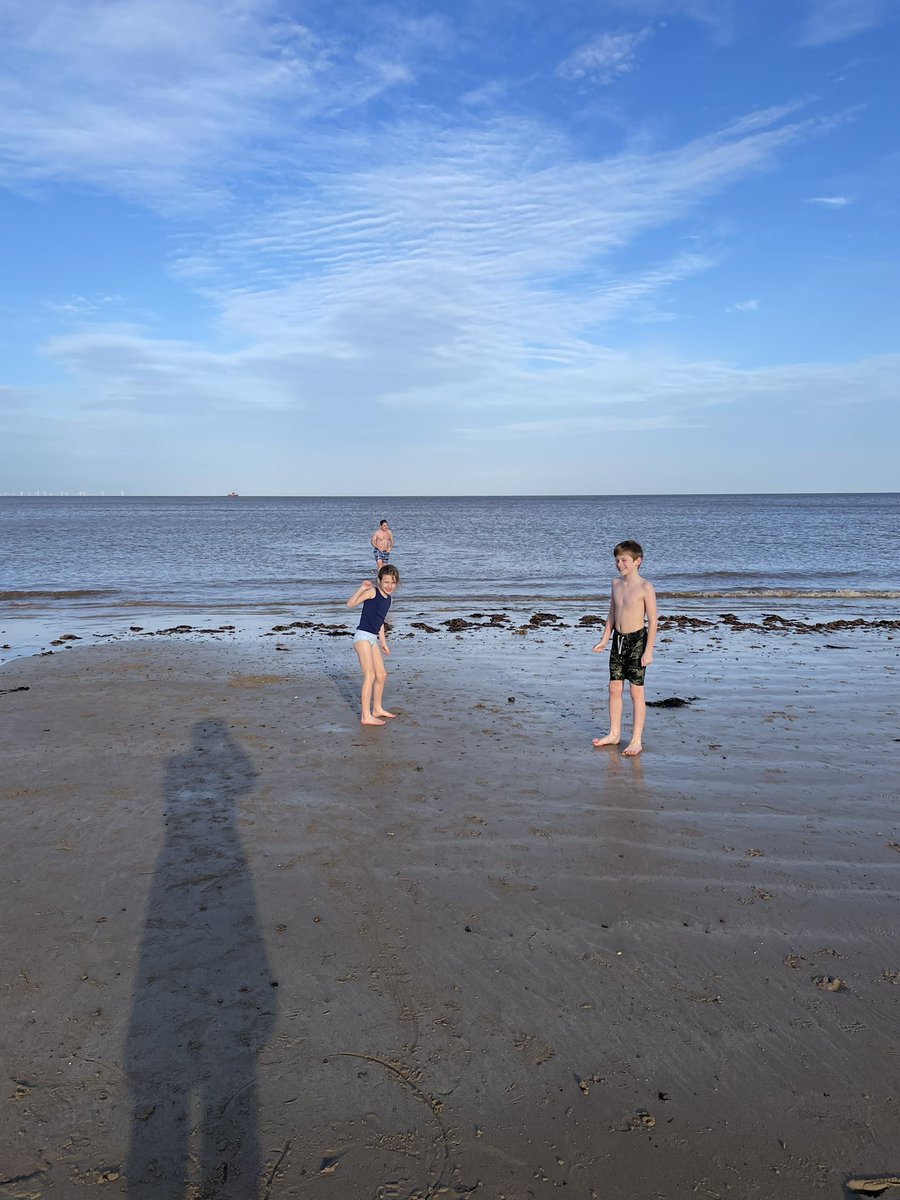 frostedbee's tweet photo. We hope West Ham show this much bravery in 2022! #newyearsdaydip #northsea @_DeclanRice @WestHam https://t.co/9bWwWn6tc1