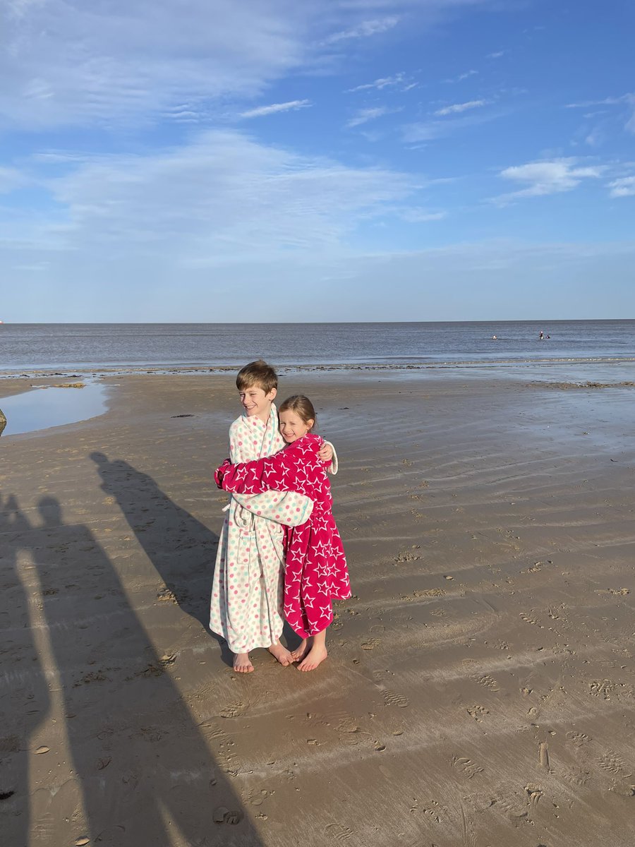 frostedbee's tweet photo. We hope West Ham show this much bravery in 2022! #newyearsdaydip #northsea @_DeclanRice @WestHam https://t.co/9bWwWn6tc1