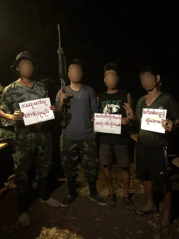 CALENDULA145's tweet photo. NDN PDF members at a random liberation area joined in anti-regime paper strike tonight .
#ToFederalDemocracy2022 
#2022Jan1Coup 
#WhatsHappeningInMyanmar https://t.co/qYoG8YfwSY