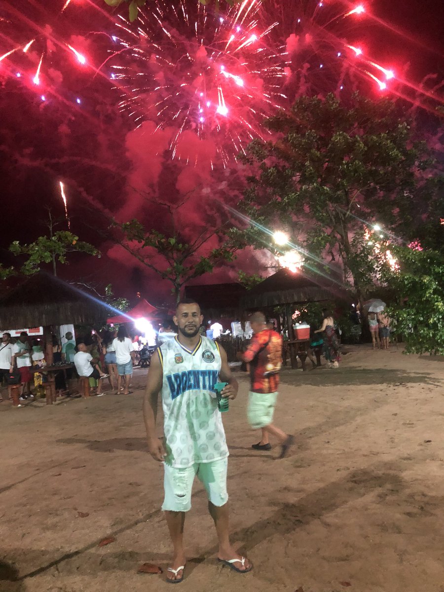 Caique58398356's tweet photo. Feliz 2022 🎆 https://t.co/lbckXtDlGB