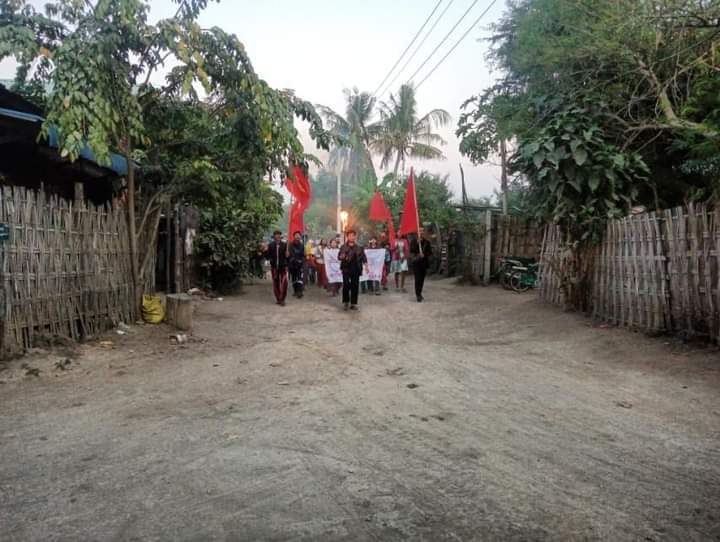 CALENDULA145's tweet photo. The people of Taetaw village in #Depayin township were seen protesting to eliminate the fascist junta on January 1, 2022.

#ToFederalDemocracy2022
#2022Jan1Coup
#WhatsHappeningInMyanmar https://t.co/UFlzLgLO2G