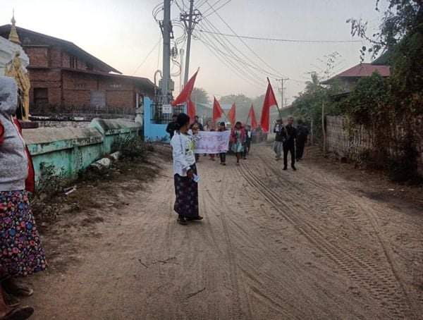 CALENDULA145's tweet photo. The people of Taetaw village in #Depayin township were seen protesting to eliminate the fascist junta on January 1, 2022.

#ToFederalDemocracy2022
#2022Jan1Coup
#WhatsHappeningInMyanmar https://t.co/UFlzLgLO2G