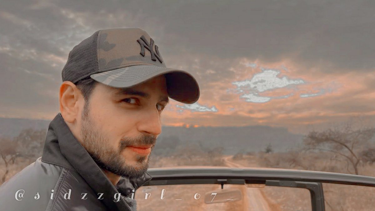 AnamAli07's tweet photo. Happy New Year ❤

@SidMalhotra #sidharthmalhotra #HappyNewYear #2022NewYear https://t.co/CqCRf2PeUi