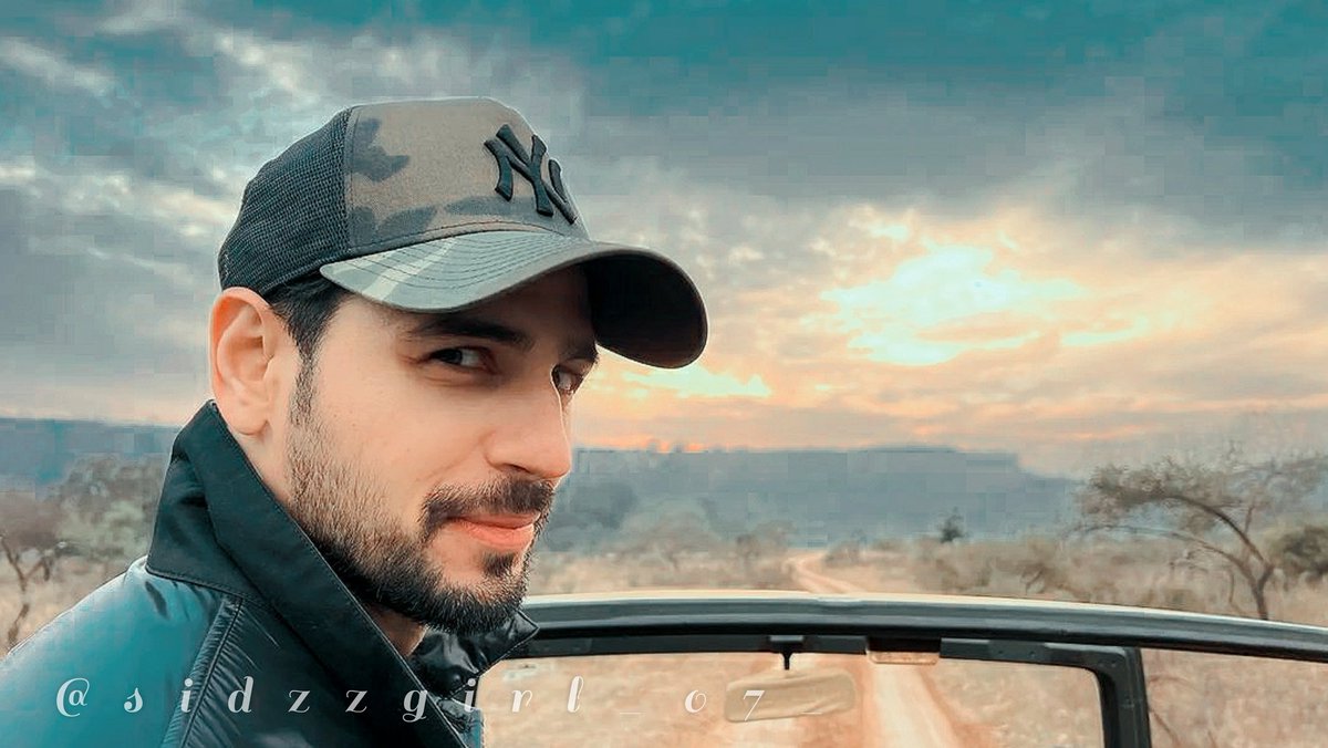 AnamAli07's tweet photo. Happy New Year ❤

@SidMalhotra #sidharthmalhotra #HappyNewYear #2022NewYear https://t.co/CqCRf2PeUi
