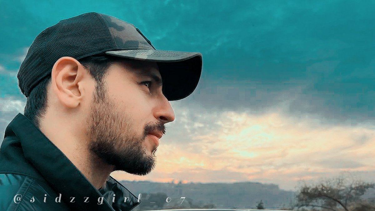 AnamAli07's tweet photo. Happy New Year ❤

@SidMalhotra #sidharthmalhotra #HappyNewYear #2022NewYear https://t.co/CqCRf2PeUi