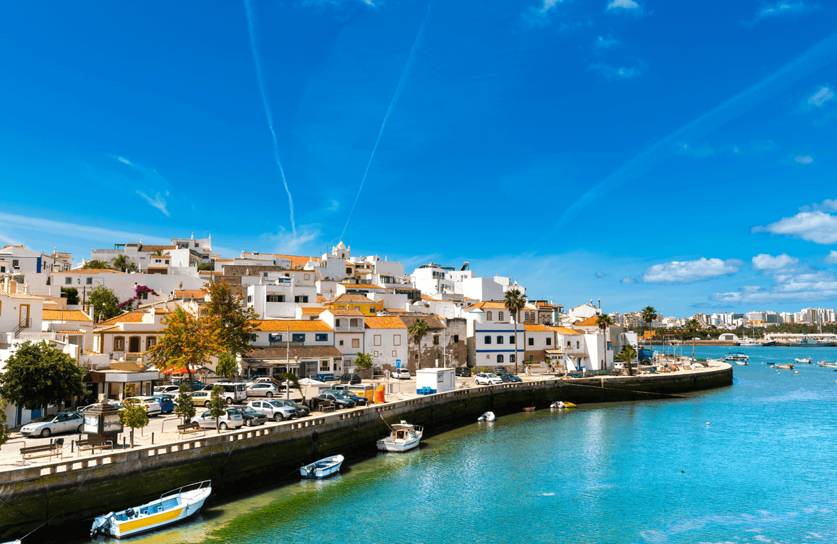 CoDerryAirport's tweet photo. 🎉 New Year - New Plans! 🎉

Feed the soul with some adventure for the year ahead!✈️ 🌅

@trvlsolutions are offering package holidays from CoDA to #Algarve &amp; #Majorca, as well as city break packages to #London, #Liverpool, #Glasgow &amp; #Edinburgh!☀️🌇

Book today.☎️028 9045 5030 https://t.co/Y0L9SMt2cx