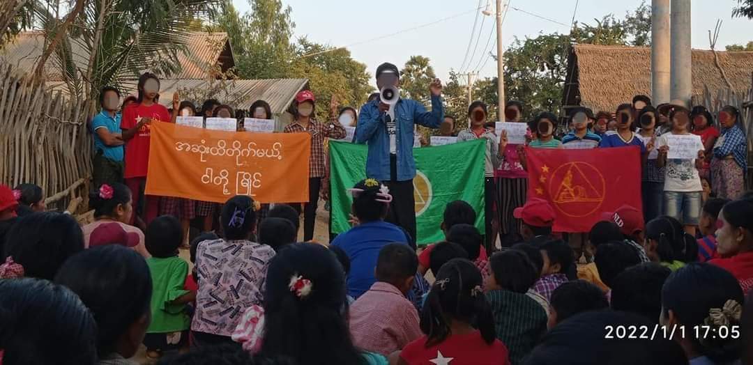 CALENDULA145's tweet photo. Basic Education General Strike Committee &amp; residents of Myaing staged a joint protest demanding for the immediate fall of Military Dictatorship. 
#ToFederalDemocracy2022 #2022Jan1Coup #WhatsHappeningInMyanmar https://t.co/CO2V5Y1gPM