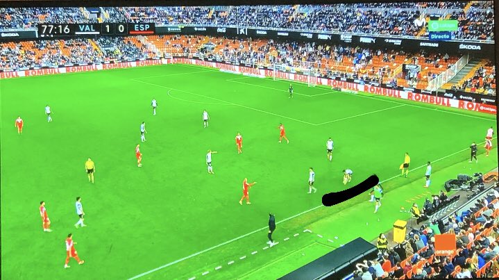 jorgeruve's tweet photo. Ayer Sánchez Martínez protagonizó una de las jugadas más intencionadas que recuerdo.
Entra Iranzo en el 77:01. Coge el balón en el 77:16. Cuatro segundos después (bastante rápido) se dispone a sacar. 
Pues en el 77:22 (¡solo había pasado 5 segundos!) ya tenía tarjeta amarilla. https://t.co/5eoqIE2wMs