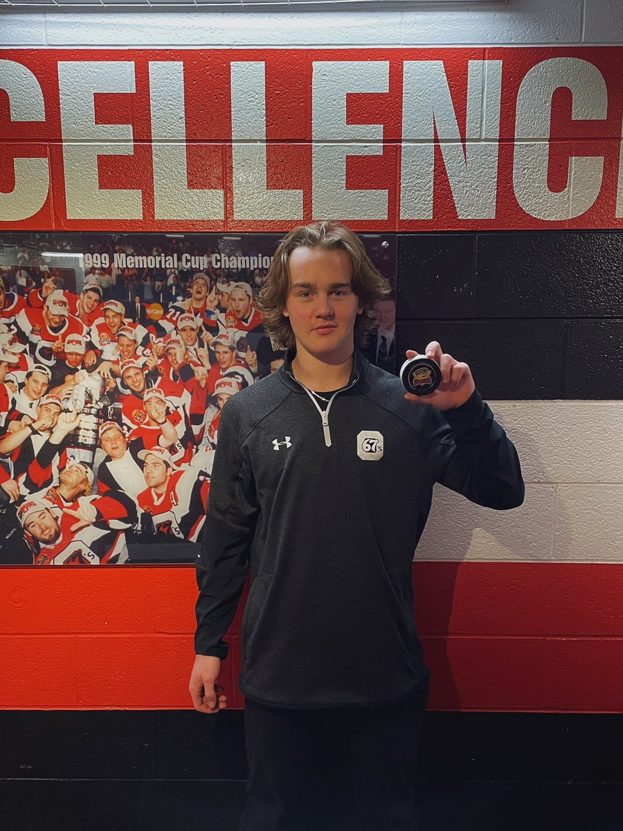 👏🏼👏🏼

<a href="/gavin_ewles/">Gavin Ewles</a> with his first <a href="/OHLHockey/">Ontario Hockey League</a> goal in his debut last night in North Bay.